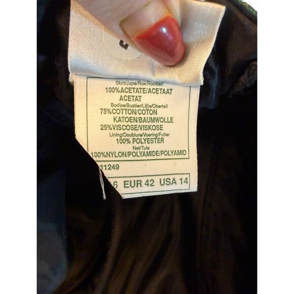 Vintage Laura Ashley Green Velvet and Taffeta Dress - Size 14 - Picture 16 of 16